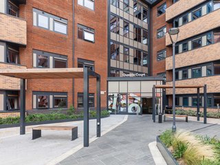 Queens Court-Reading