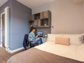 Queens Court-Reading