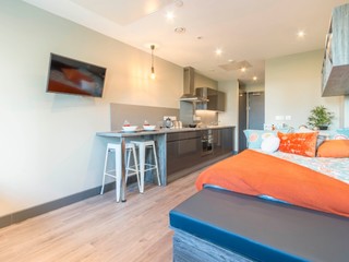 Lumya Cardiff