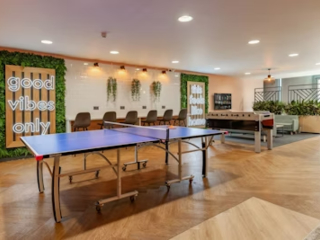 Crown House（Reading)