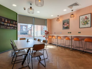 Crown House（Reading)