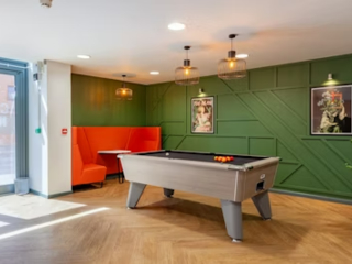 Crown House（Reading)