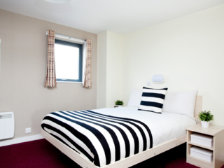 Crown House（Reading)