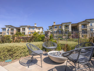 Hollister Village