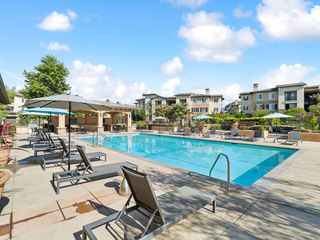 Hollister Village